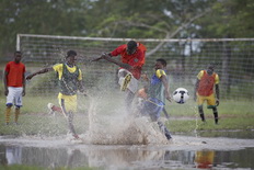 Fútbol acuático en Nigeria.
